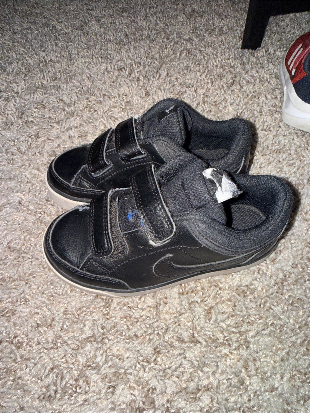 Nike Kids Black Velcro Strap Sneakers
